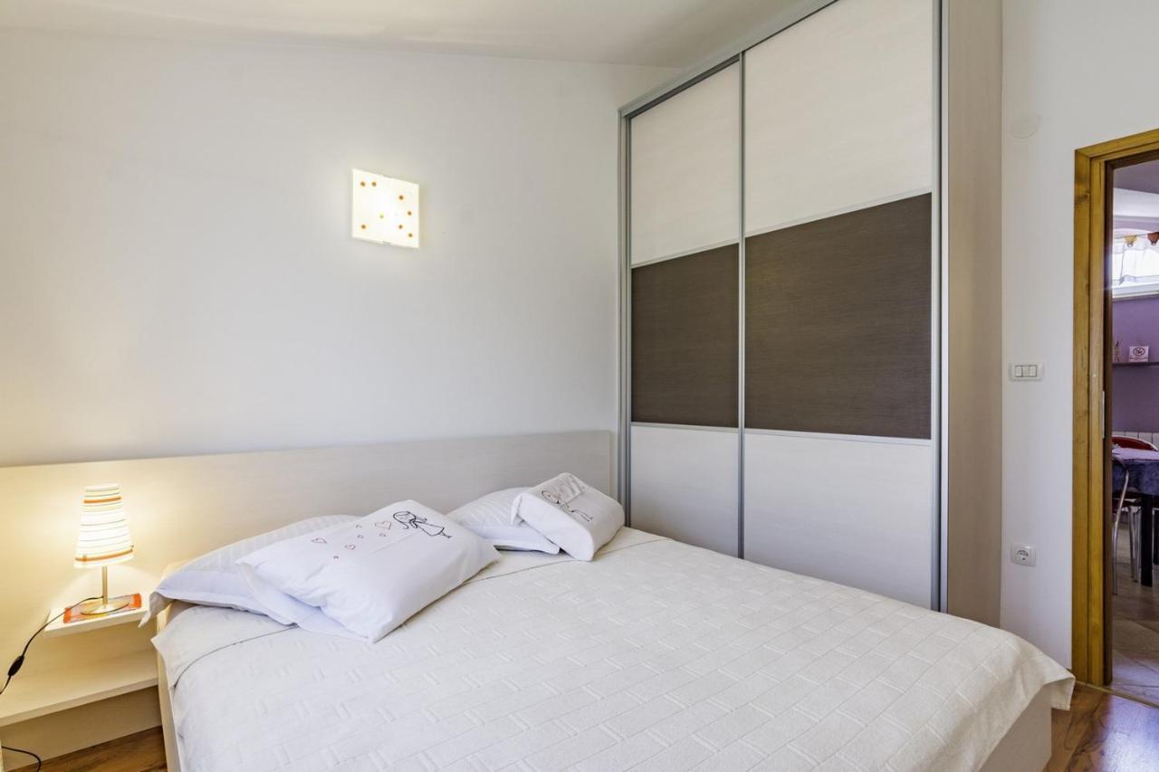 Bozica House With Apartment Umag Bagian luar foto