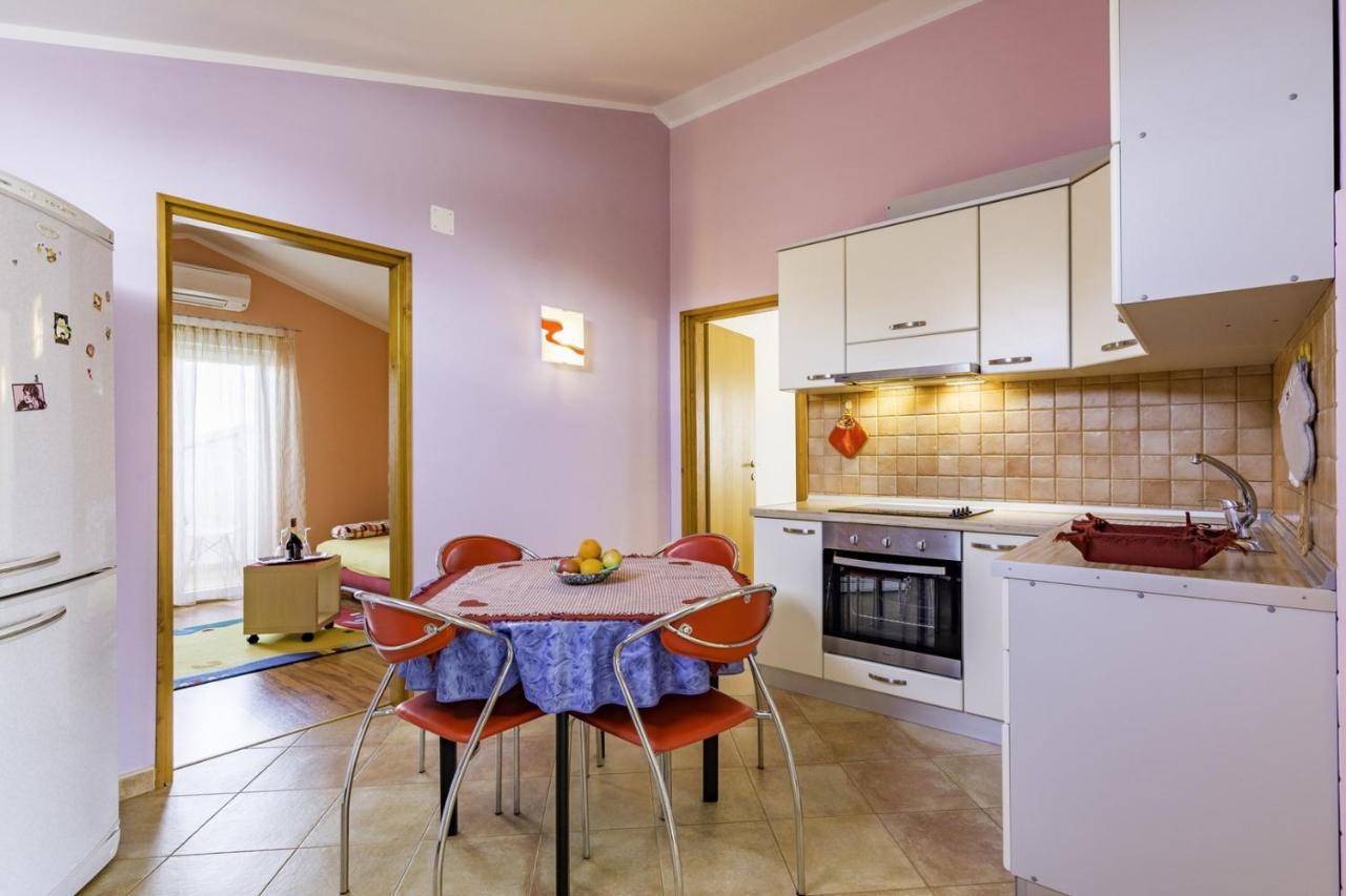 Bozica House With Apartment Umag Bagian luar foto